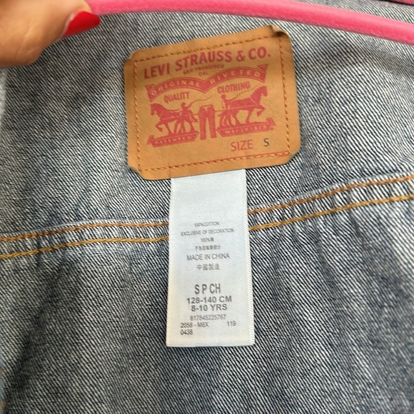 Levi’s Denim Jacket - Picture 3 of 7